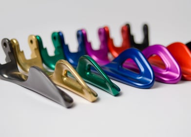 Alluminio colorato tramite il processo di anodizzazione